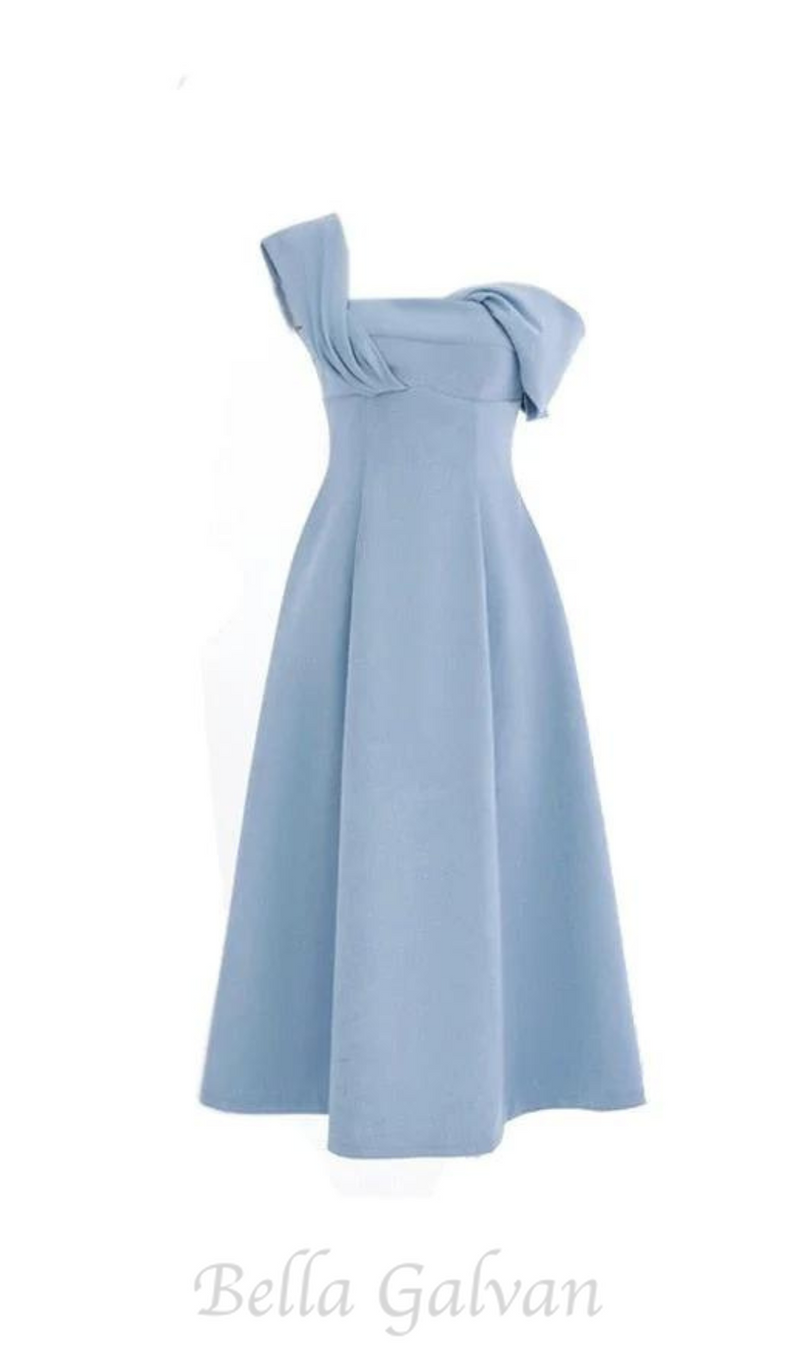 NAOMI ONE-SHOULDER STRAP MIDI DRESS IN BLUE