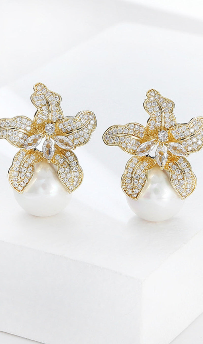 LILY GOLD PEARL EARRINGS